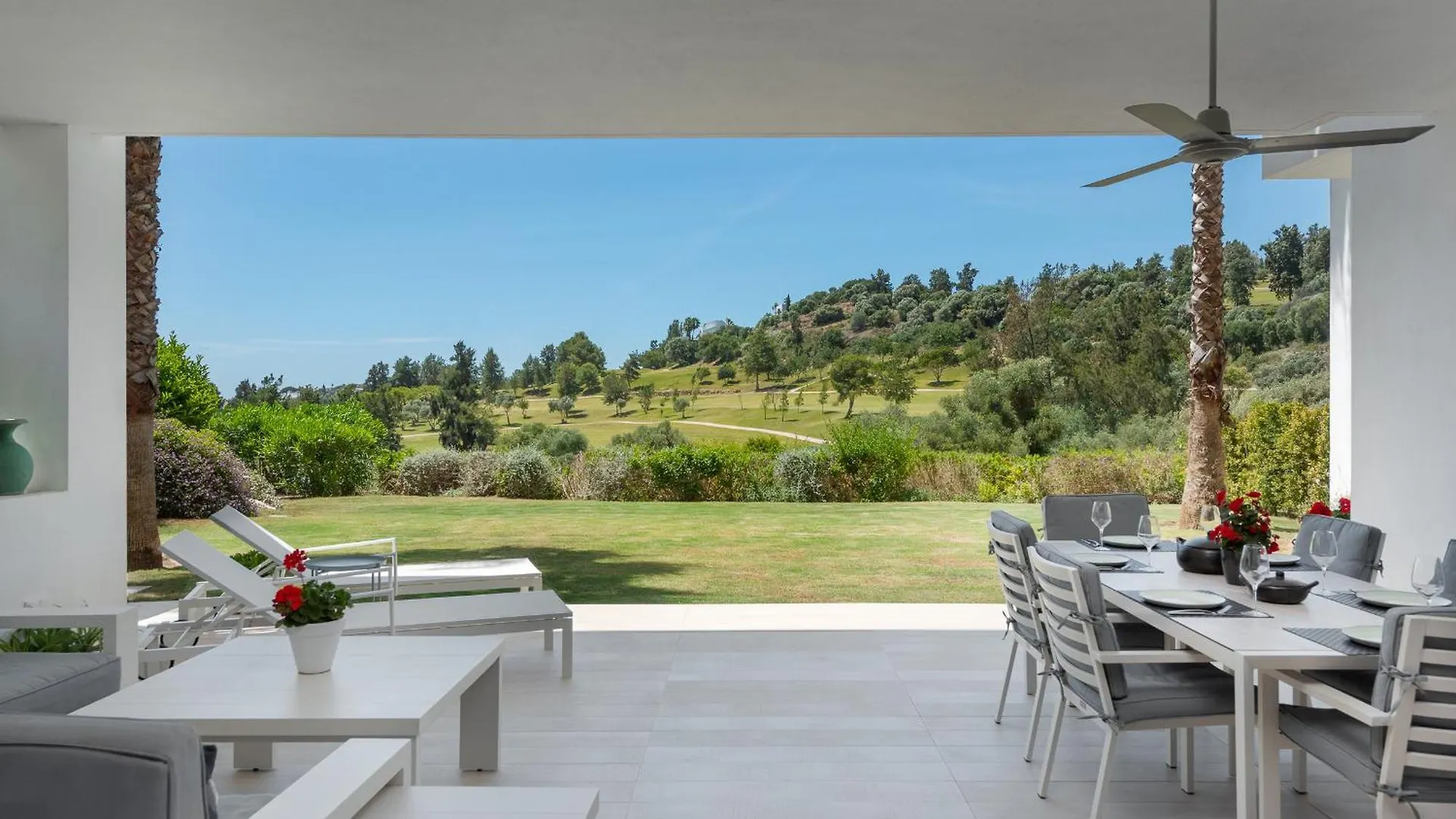 Panoramic Views And Large Garden In Atalaya Hills Apartment Estepona 0*,