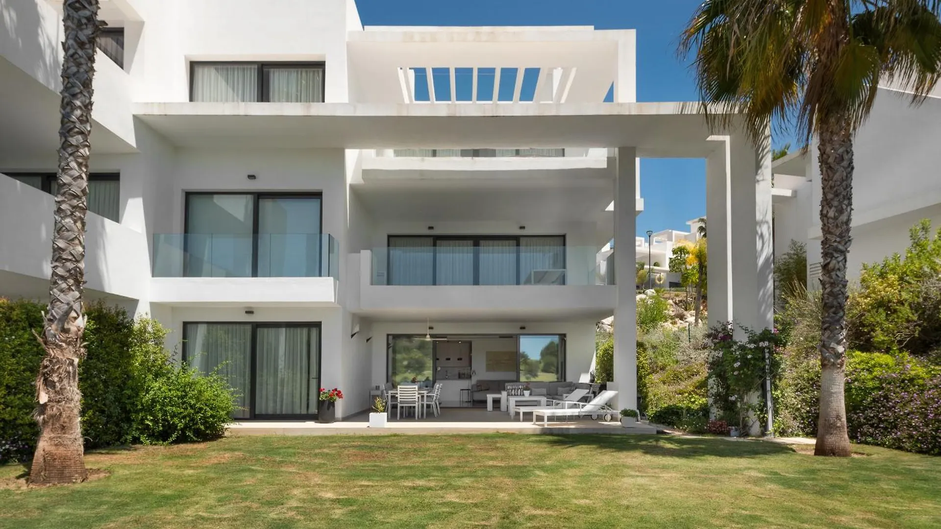 Panoramic Views And Large Garden In Atalaya Hills Apartment Estepona 0*,  Spain
