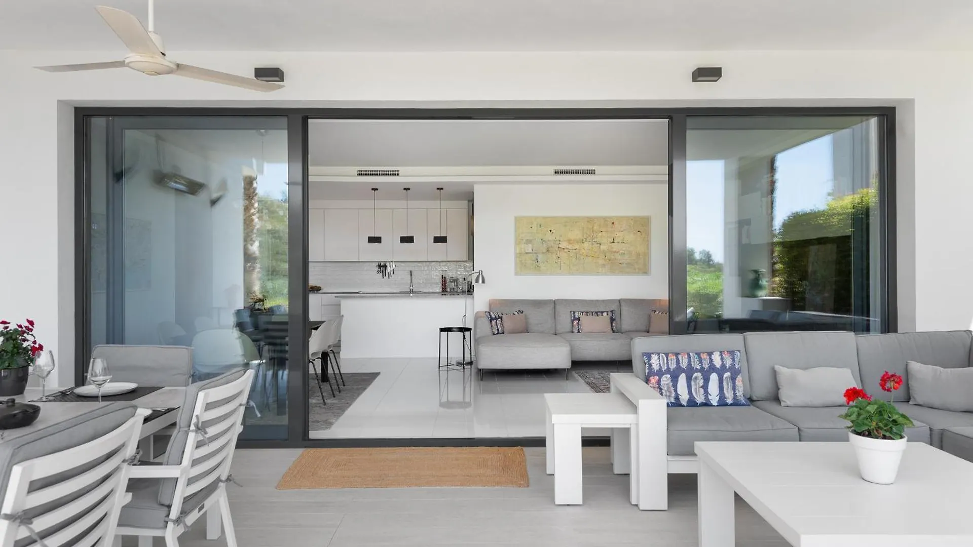 Panoramic Views And Large Garden In Atalaya Hills Apartment Estepona Spain